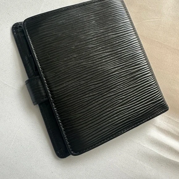 Louis Vuitton Black Epi Leather Wallet - Near Flawless - Picture 14 of 16